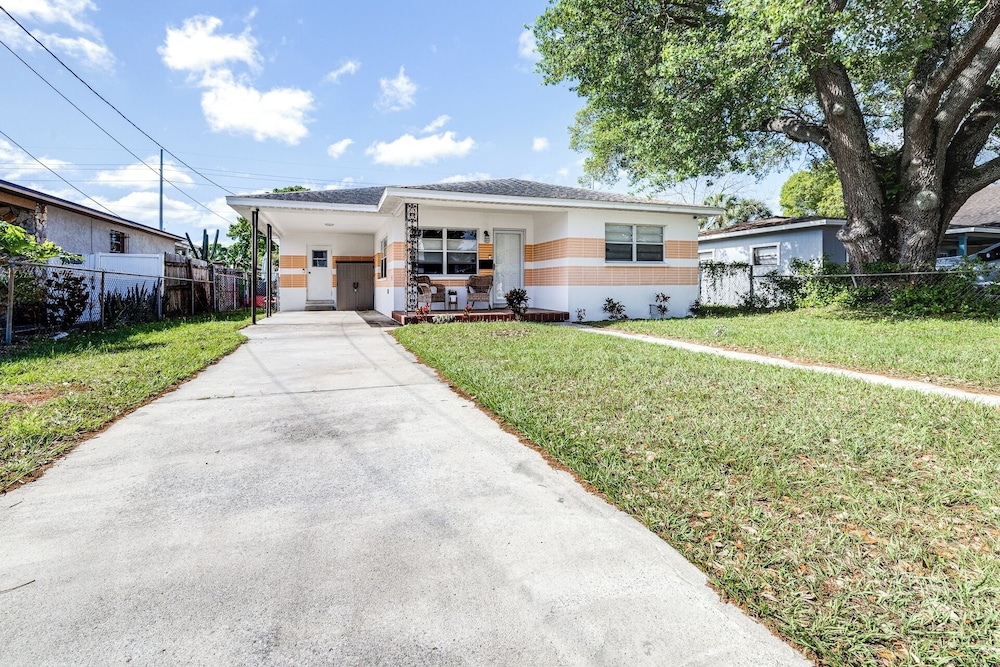 Sunny Side Up A Charming Retreat! - Image 1