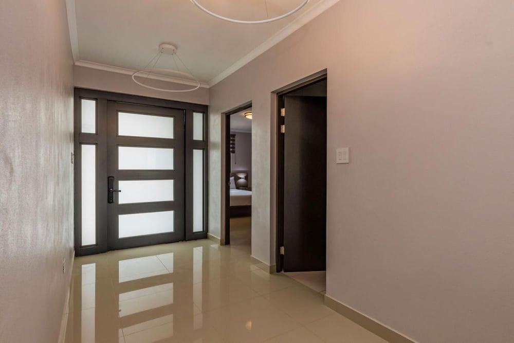 NEW 6BR Villa w Pool Across Street Palmbeach