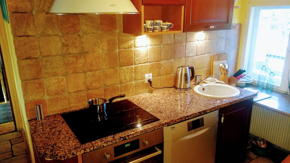Apartment Under Cedar view 3