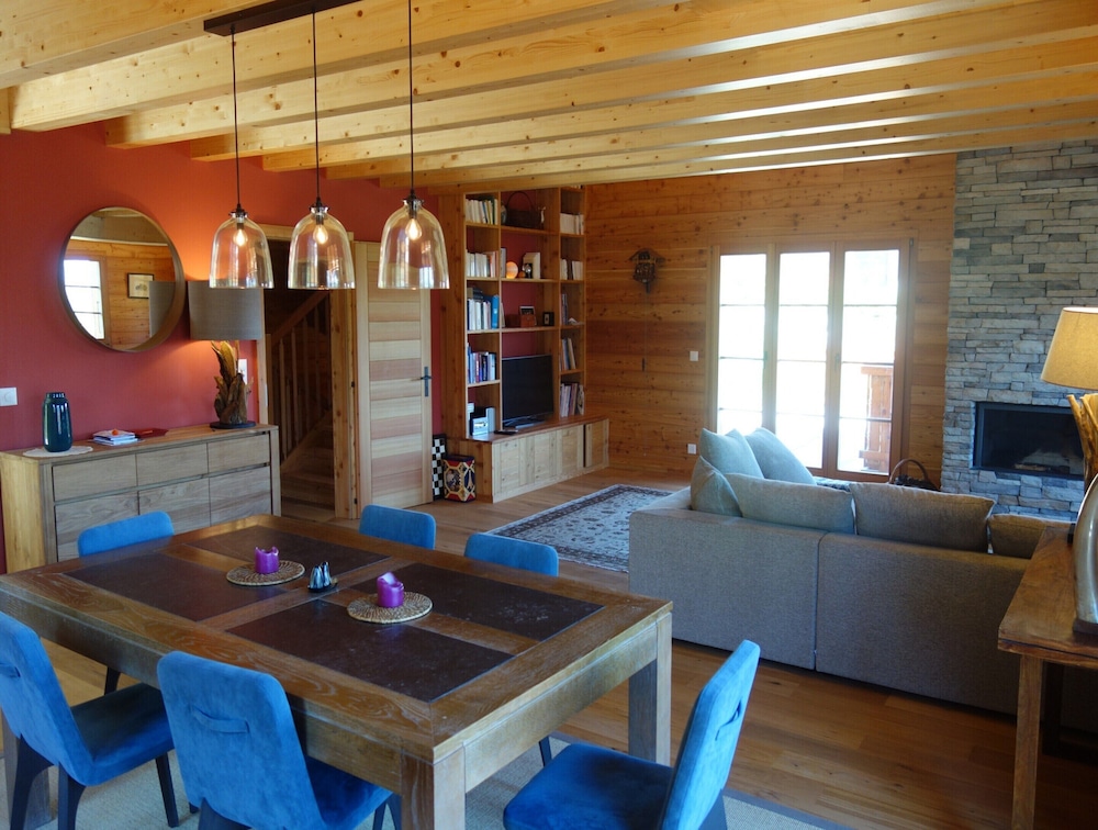 Chalet in Les Masses With ski Storage