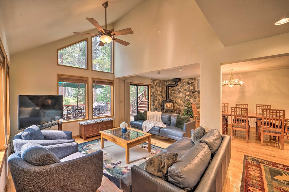 Hot Tub & Deck: Truckee Golf Course Home