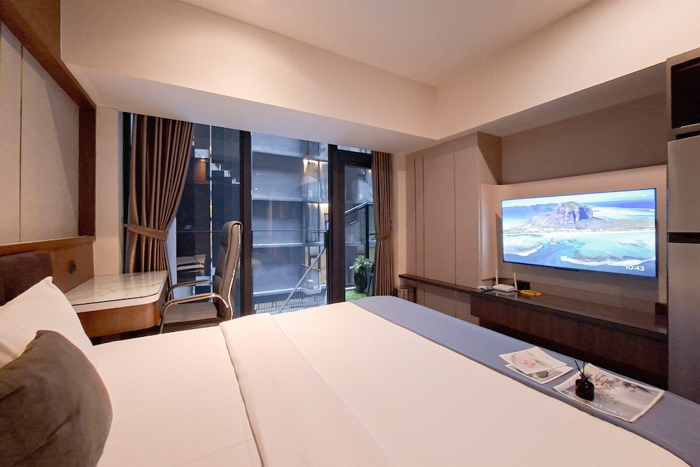 Modern Rustic Studio Apartment At Carstensz Residence