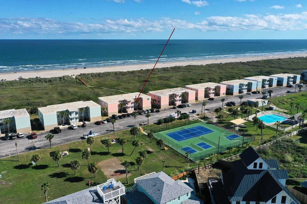 2 Condos in Beachfront Complex Pool, Pickleball+tennis Court, Beach Boardwalk