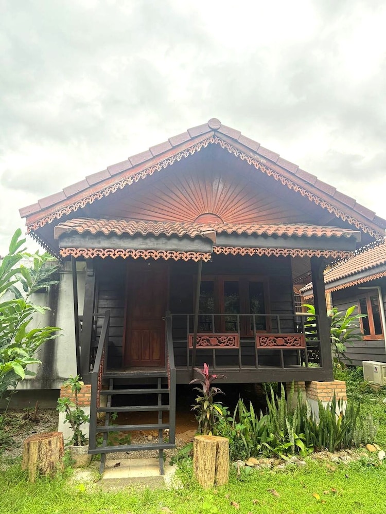 Ban Villa PhaSouk
