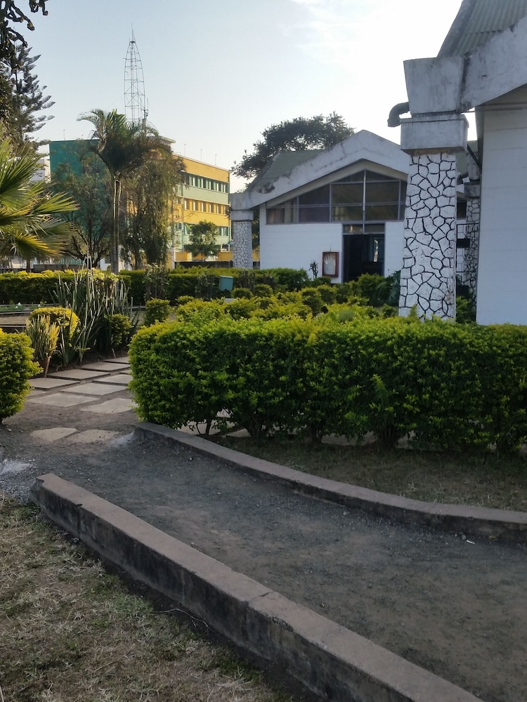 Raha Leo Inn