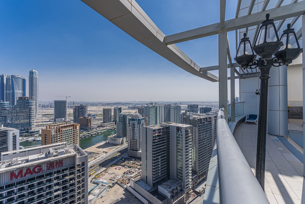 HiGuests - Burj Al Nujoom Tower