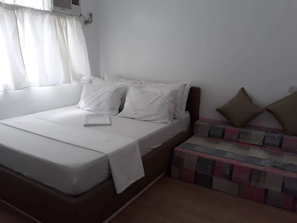 3 x 2BR each good for 12pax 3km to beach