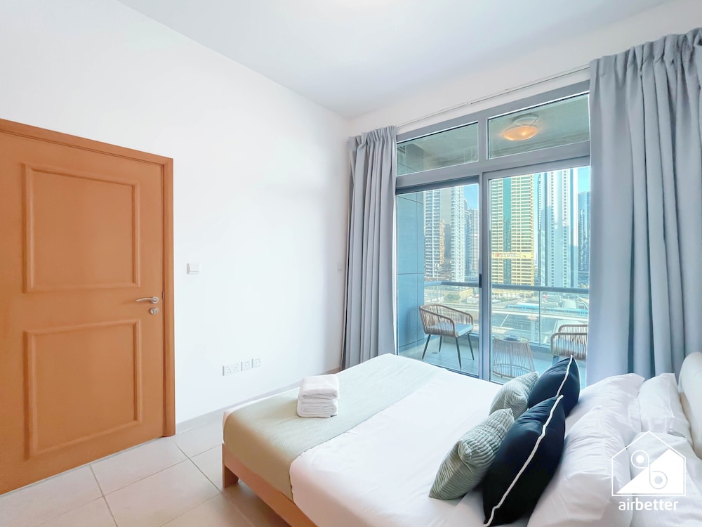 Prestige Marina Living 1BR Balcony, Pool & Gym