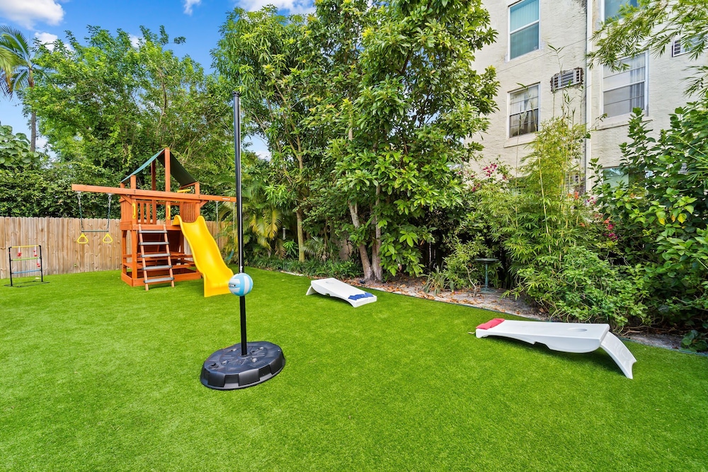 4BR Intracoastal Retreat With Pool, Games & More!