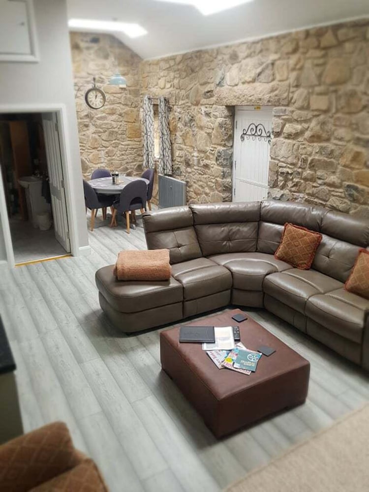 Cobbles Cottage - 2 Bedroom Stone Built Cottage view 2