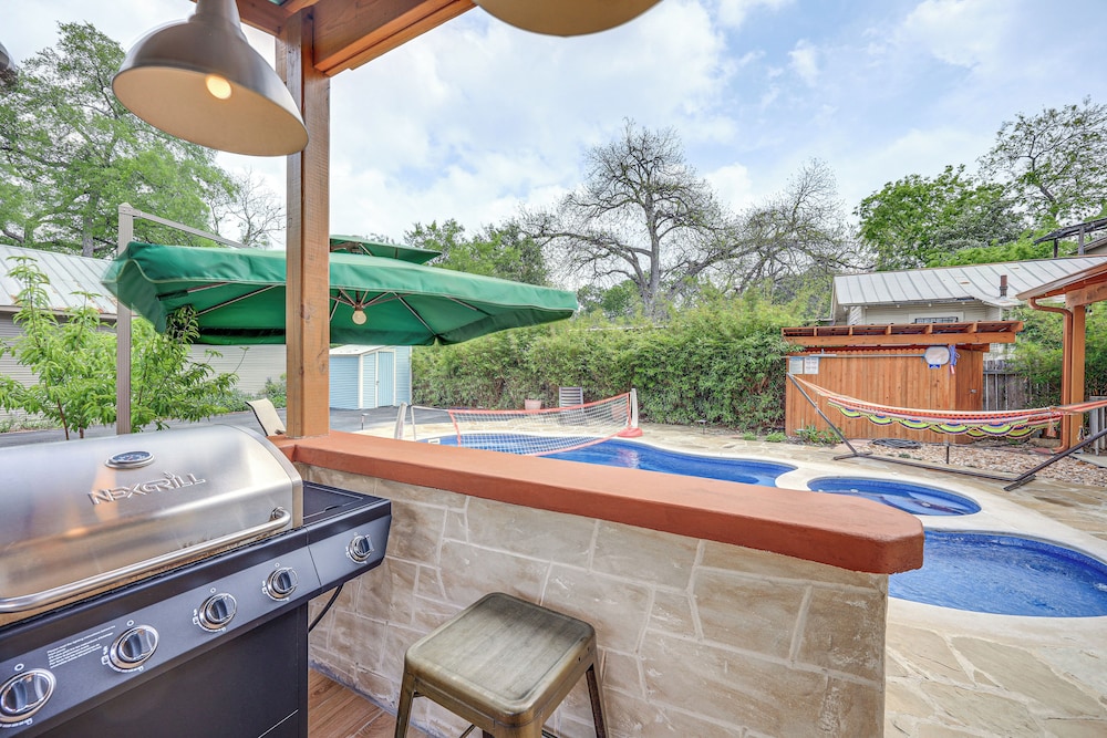 Near Zoo & Riverwalk: Spacious Home w/ Heated Pool