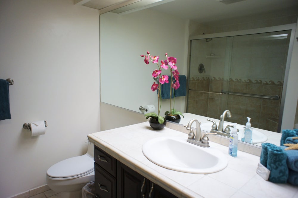 Hawaiian Unit + Walking Distance to Town - AC & Wifi! - Vrkcv