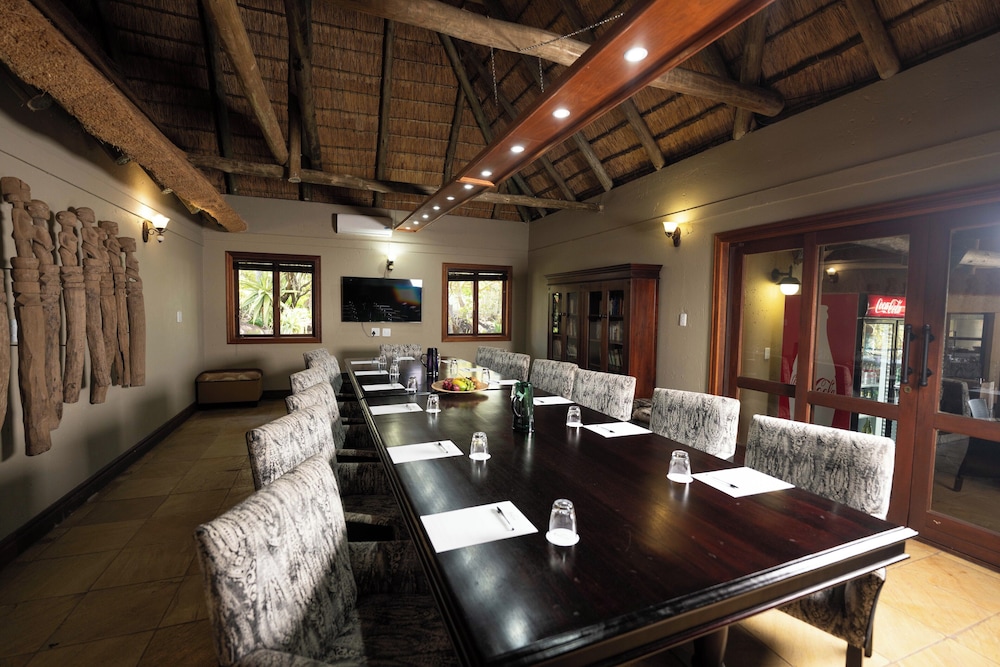 Room in Guest Room - Mmakuba Private Game Lodge, Deluxe Chalet 8B