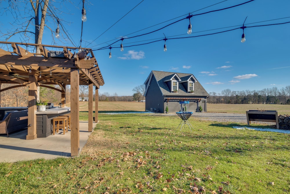 Rest & Relax: Tennessee Home w/ Patio & Fire Pit