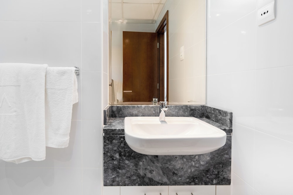 Whitesage - Cityscape Haven with Balcony Bliss in Habtoor City