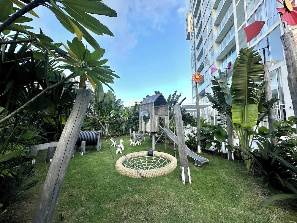 Luxury apt in Panama City 2 Rooms 3 Baths & Office