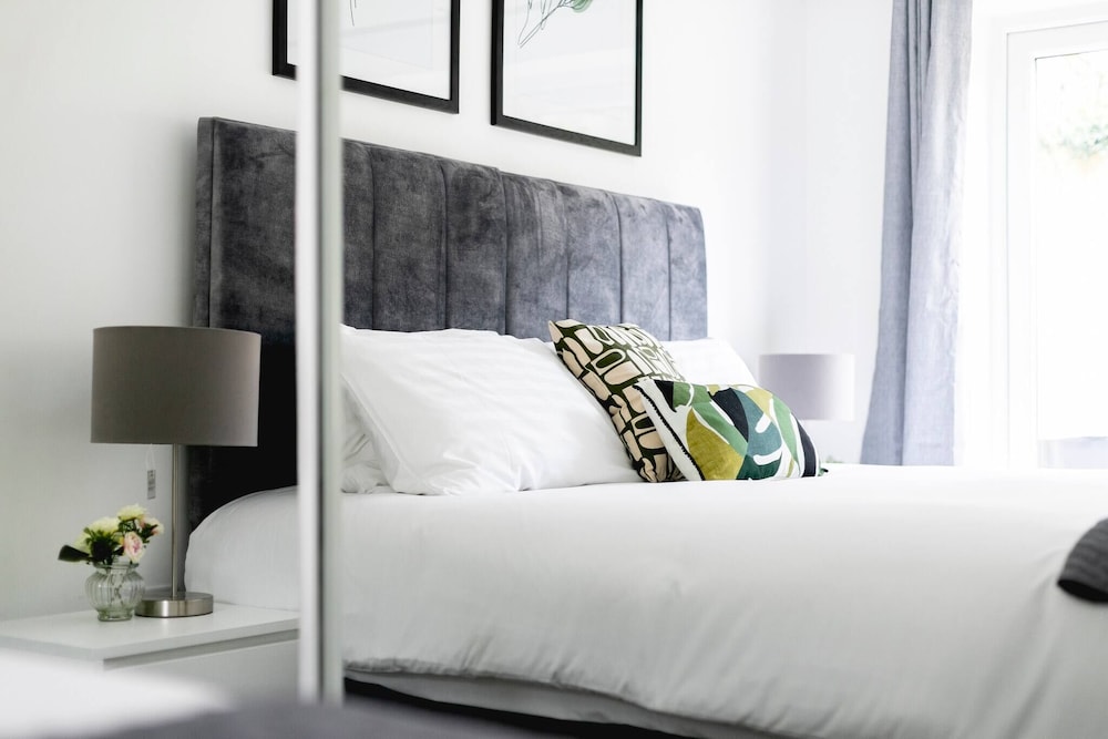 Skyvillion -vineyard Court- Enfield 1-bed Wgarden view 5