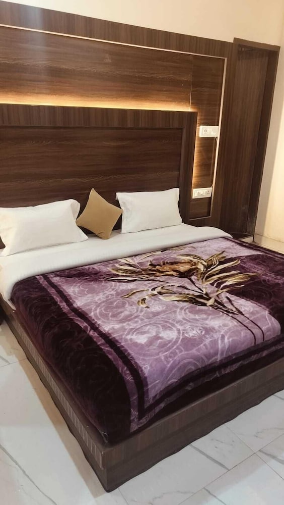 Shri Mohini Kunj Hotel Vrindavan