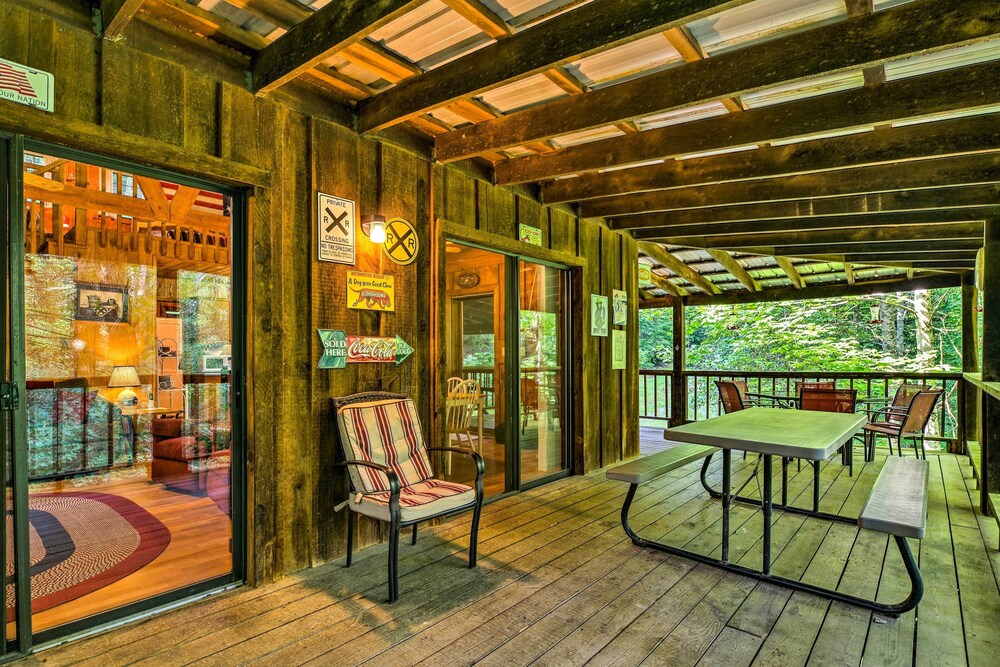 Tellico Plains Cabin - 5 Acres, Backyard Creek! view 5