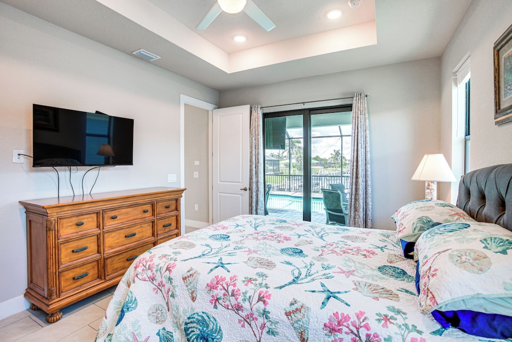 Sunset Views, Dock: Canalfront Home in Punta Gorda