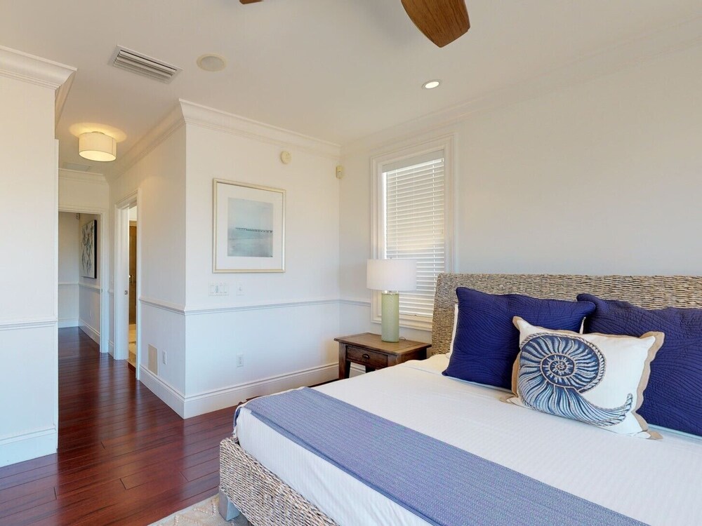 Marlin Bay Resort & Marina