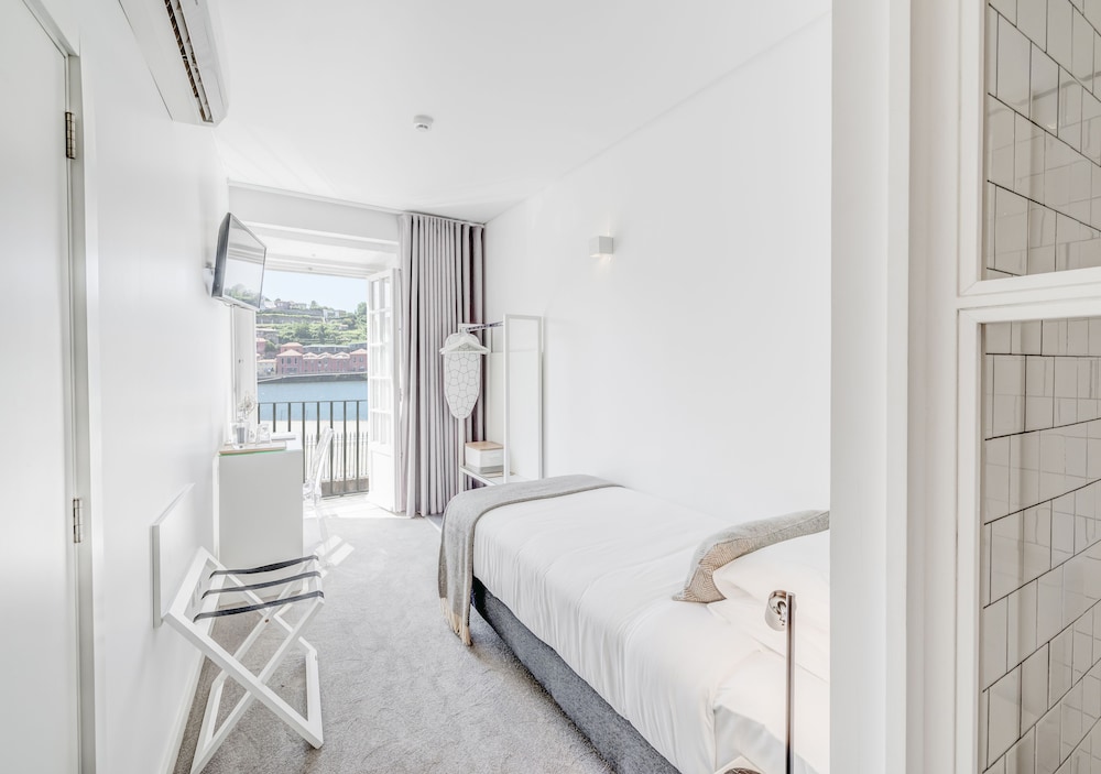 Miragaia Riverside Suites. view 3