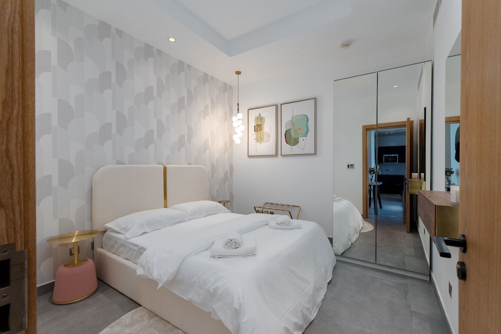 Refined 3BR Apt w Beach Access at The Palm