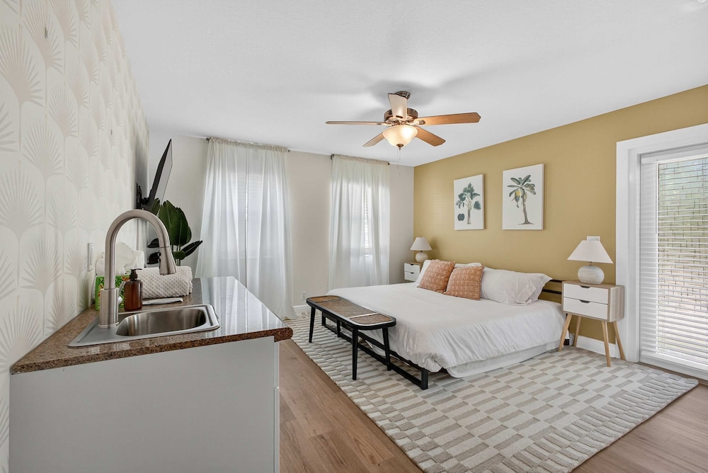Luxury Meets Paradise Family-friendly 4BR w Pool