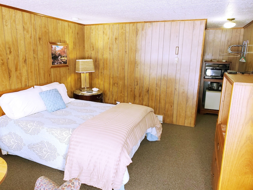 White Mountain Motel And Cottages