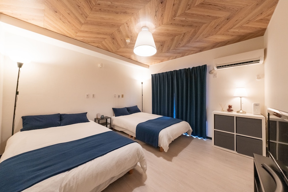 Namba West 5 connecting room
