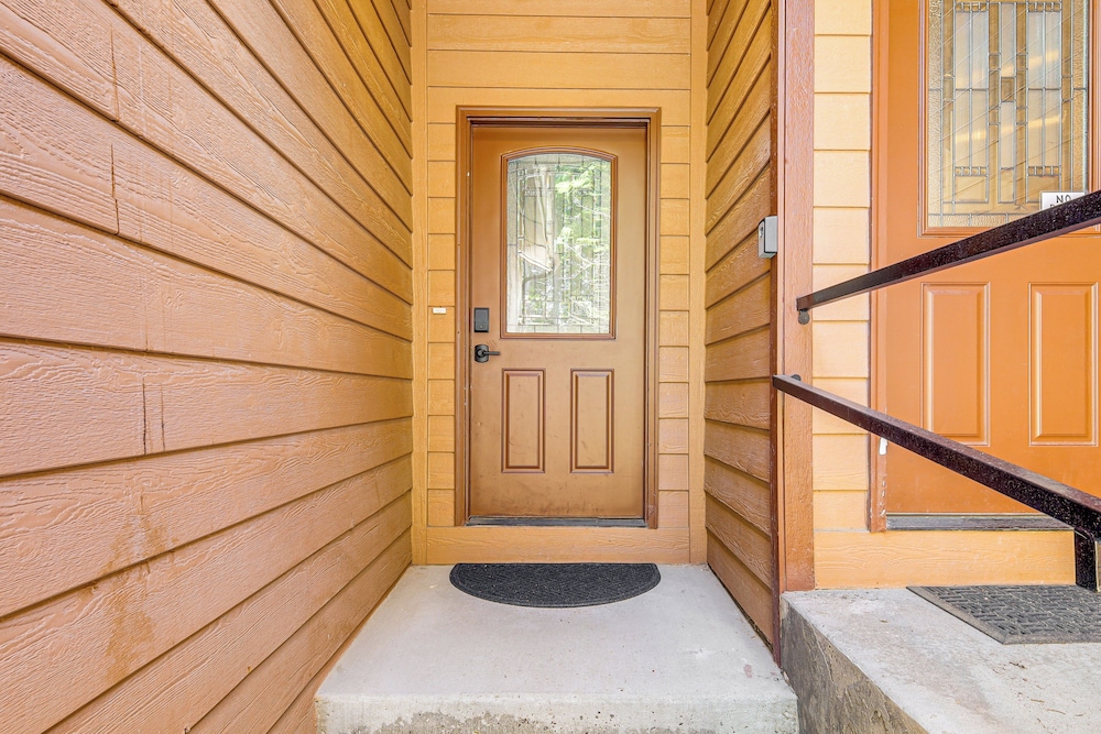 1 Mi to Ponderosa State Park: Condo w/ Pool Access