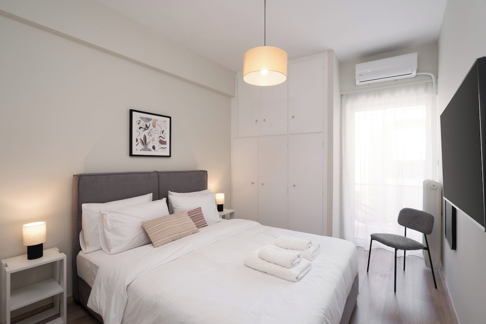 Classic Apartment in Piraeus, walk to Zeas Marina