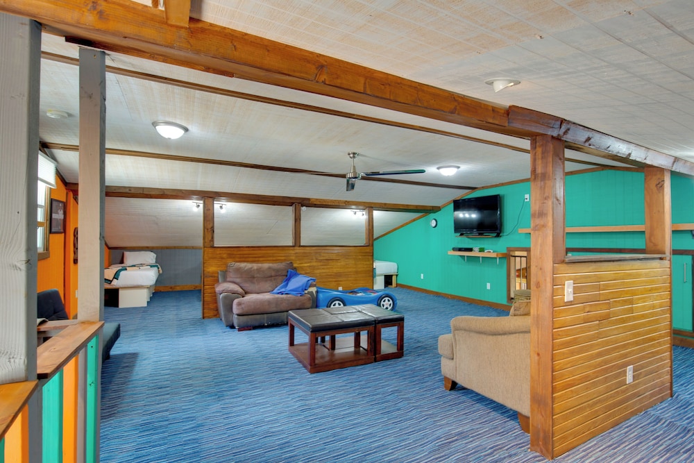 'bayview' - Lakefront Family Cabin in Odessa!