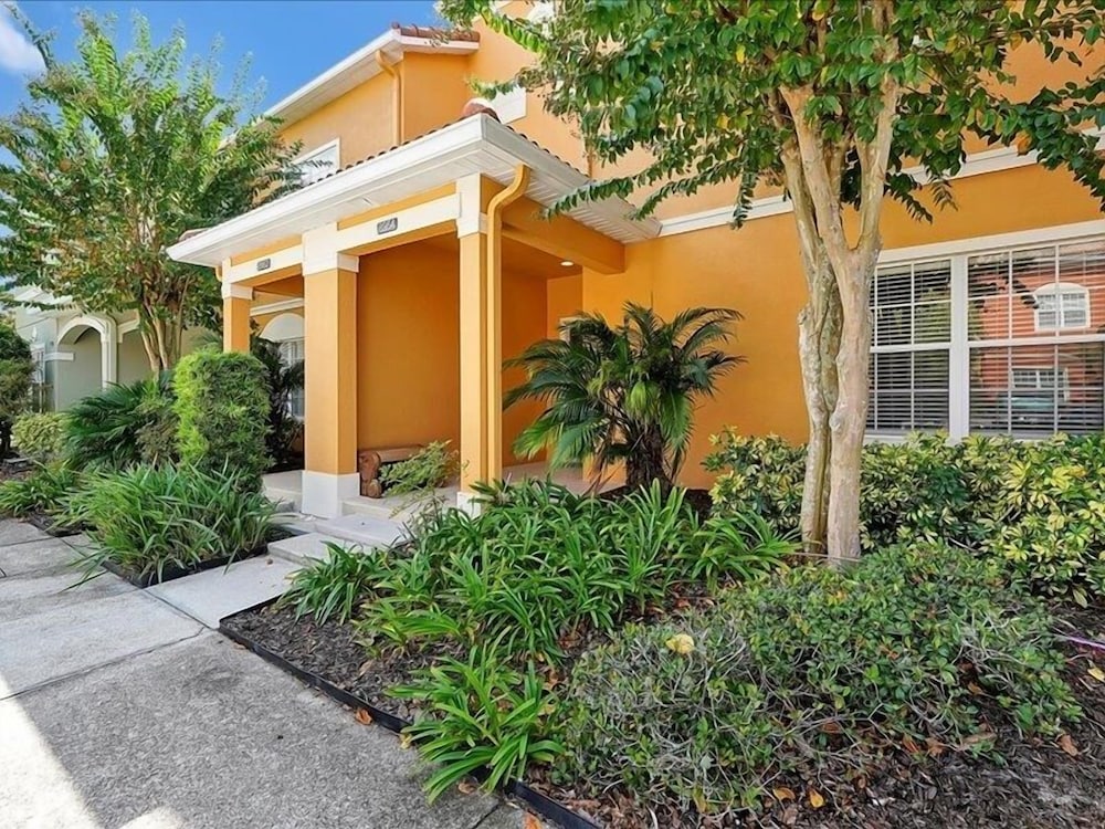 Adorable Townhome Remodeled With Comfort And Relaxation In Mind! Splash Pool! 4 Bedroom Townhouse