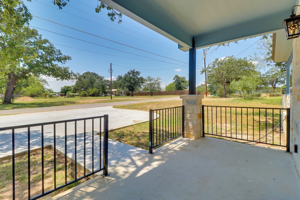 1 Mi to Lake Lbj: Peaceful Home w/ Patio & Yard!
