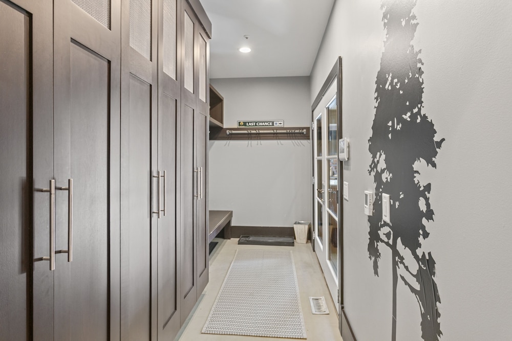 6977 Silver Lake Drive - 5 Bedroom Private Home with Hot Tub 5 Home