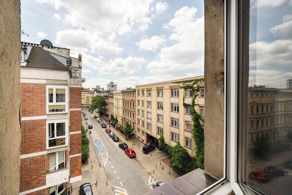 Wroclaw Center Apartment by Renters