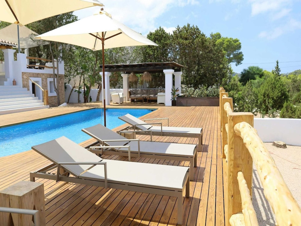 Holiday Villa With Pool