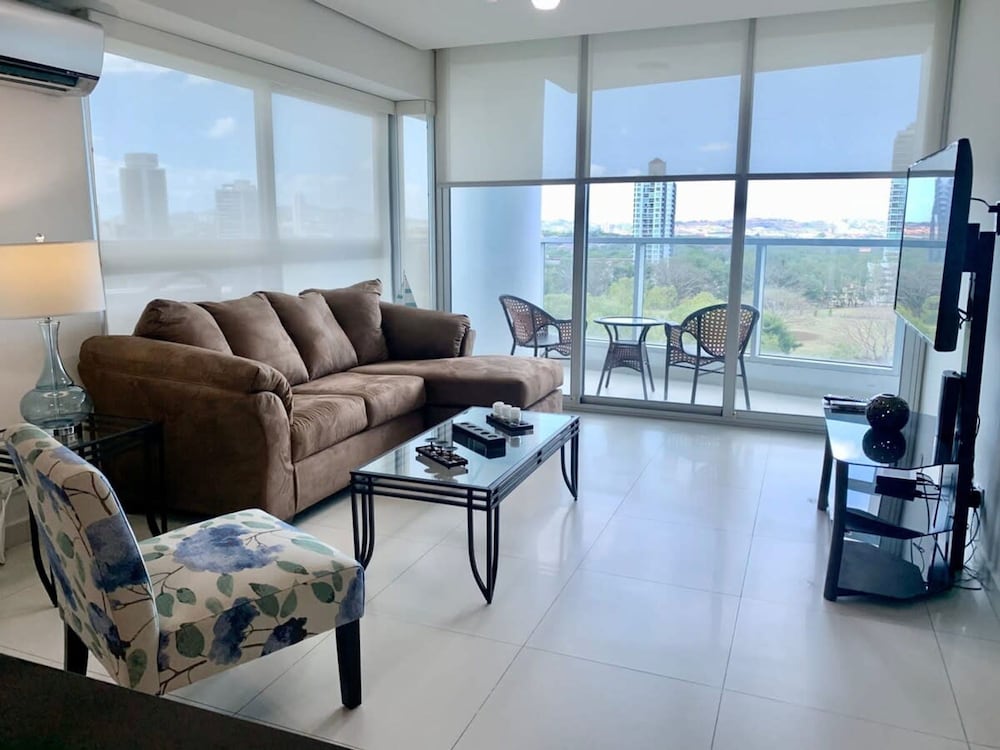 Blue Home I Spacious 1 Bed With Park View Parkside
