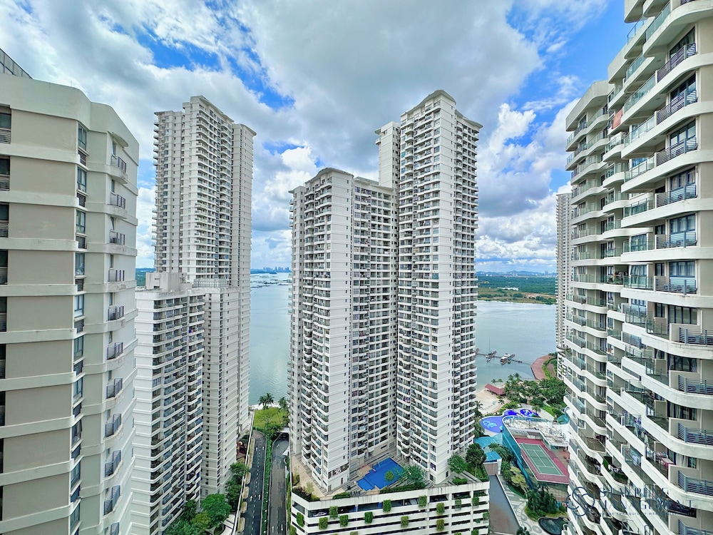 Country Garden Danga Bay Sea View Homestay by Stayrene