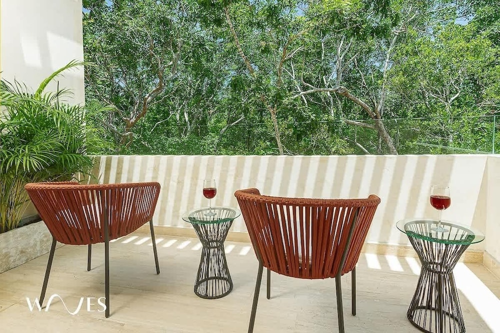 2 Br. Roof W/infinity Pool + Jacuzzi Spacious