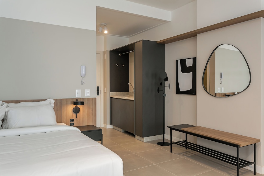 Studios Tower by Viva - Prédio com piscina e estacionamento no centro de Floripa