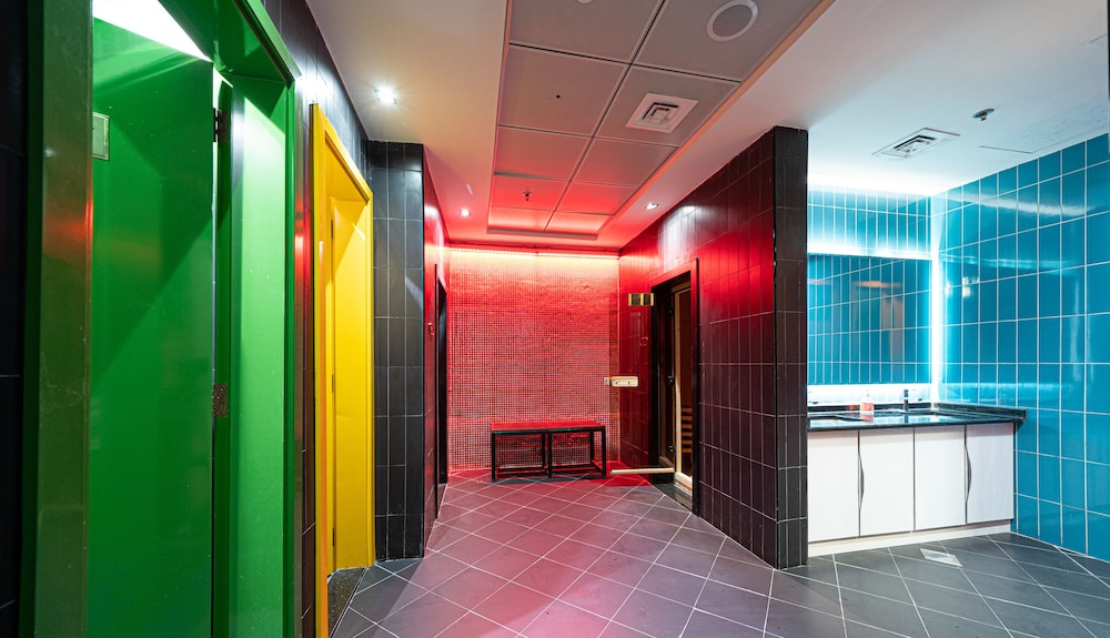 Modern & Stylish Studio in JVT