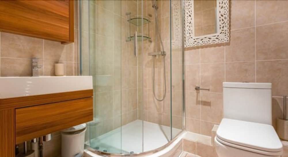 London Tower Bridge Apartments