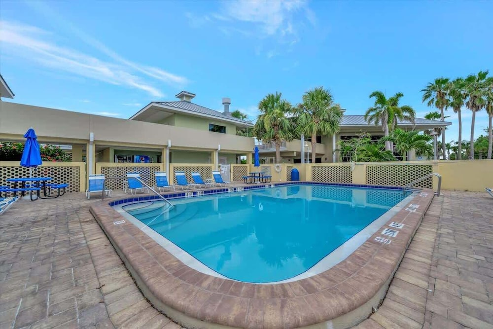 Sunset Suite - Private Balcony Gym Pool