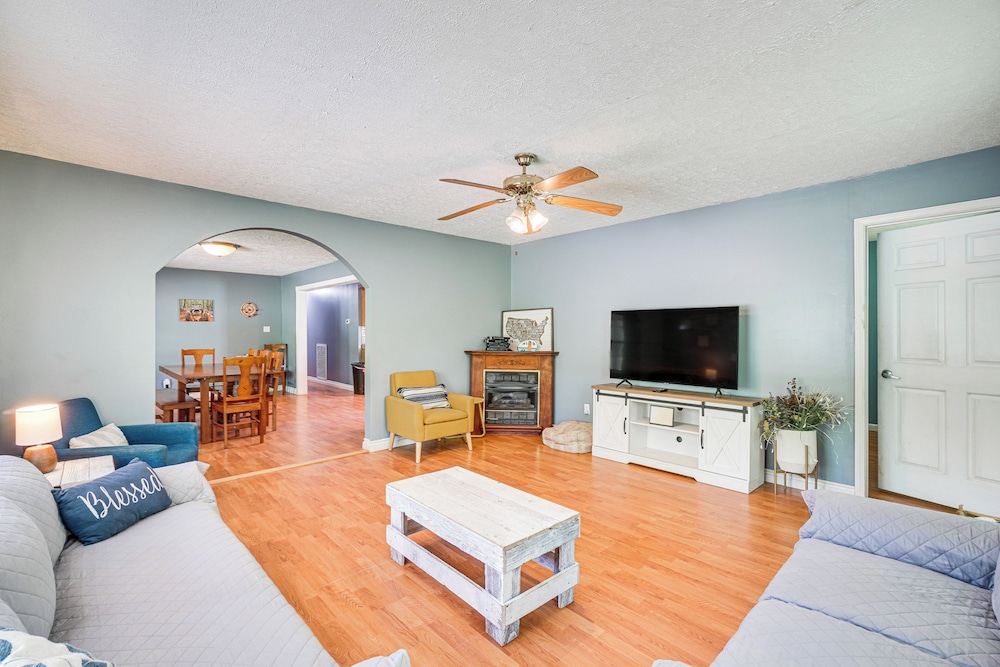 Hike, Fish & Ride: Pet-friendly Huntsville Home