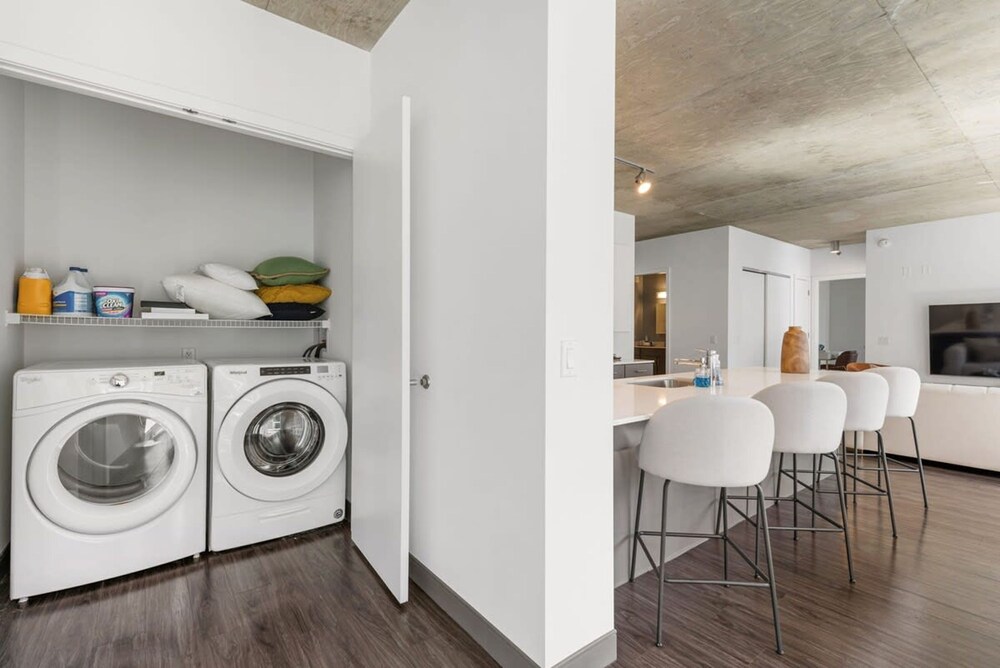 Group Home 3 Luxe Apts Spacious Central