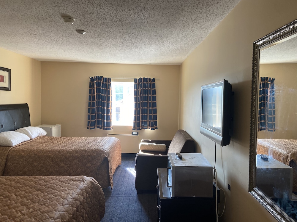 Caravan Inn Motel - Image 2