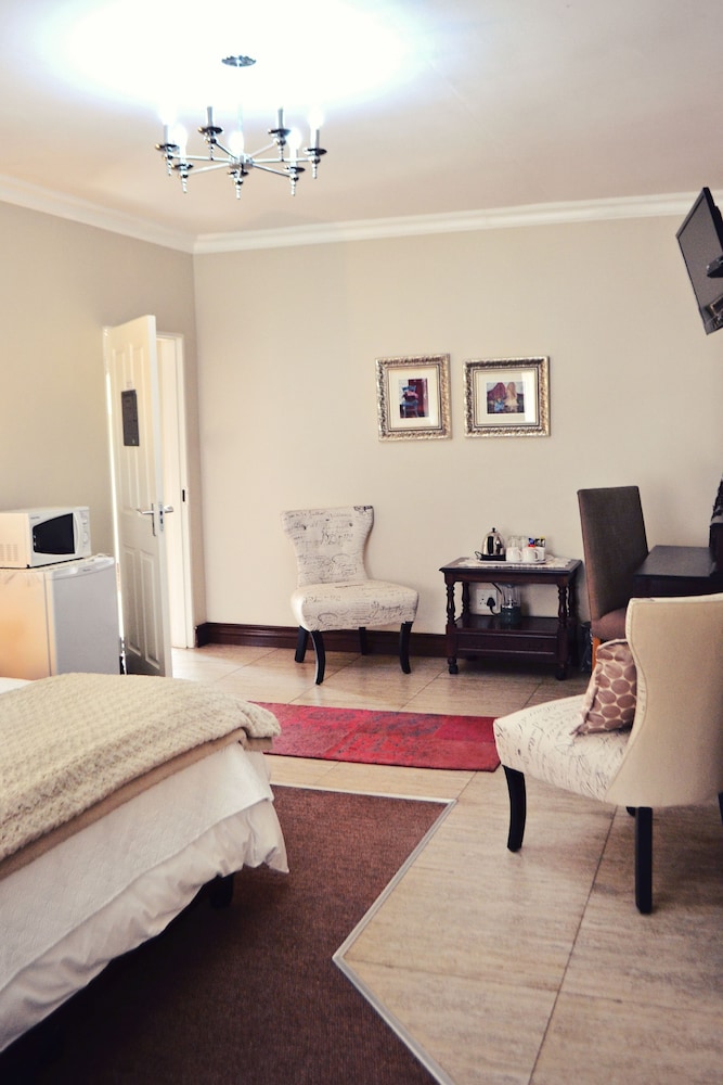 Bokmakierie Guest House