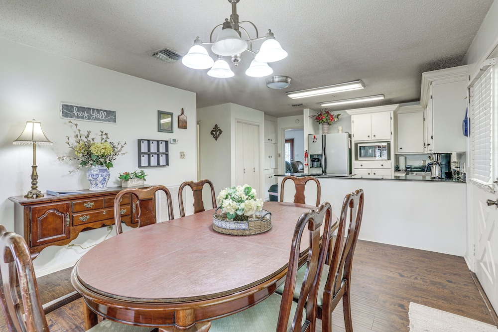5 Mi to Downtown Morgan City: Waterfront Retreat